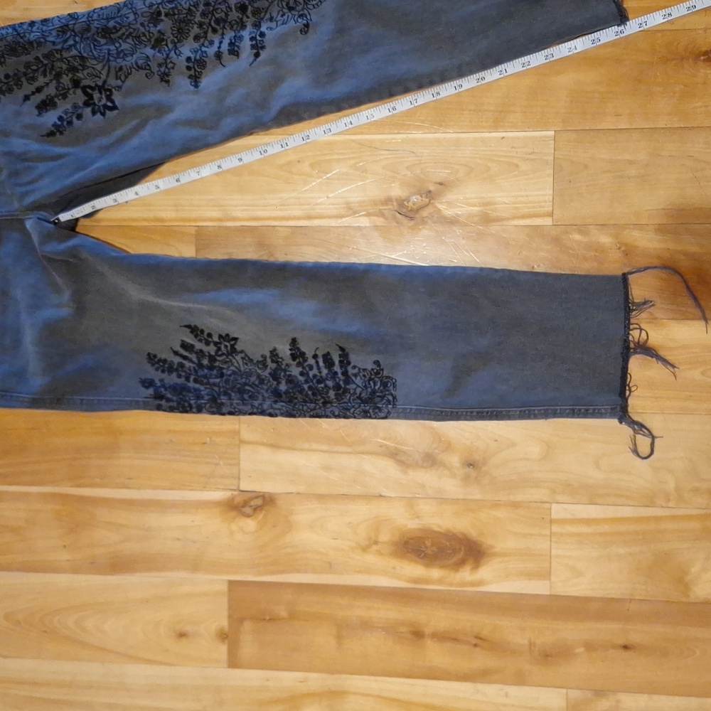Free People cut-off Floral embroidered gray jeans Womens Size 26 Boho Stretchy - Picture 12 of 15